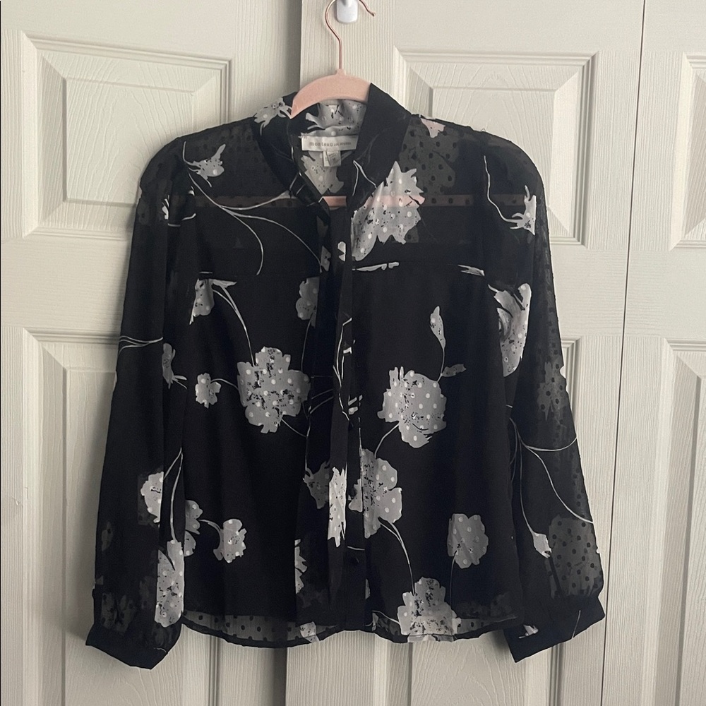 Monteau women's Floral Tie V-neck Blouse top.  CONT G